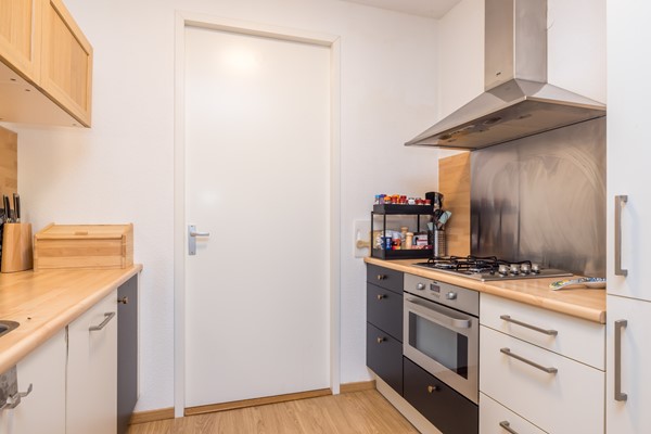 Foto - Te koop: Tussenwoning uit 2007 voorzien van een energielabel A met onder meer een ruime woon- en eetkamer, semi-open keuken, 3 slaapkamers, badkamer, carport en besloten (voor)tuin in Ransdaal